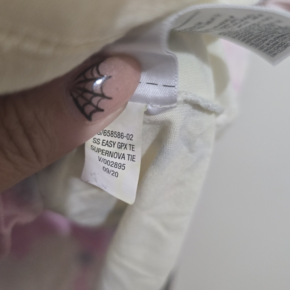 ⭐️40% Off⭐️ Old Navy The Easy Tee Tie Dye T-shirt with Dream Land Graphic - Picture 9 of 10